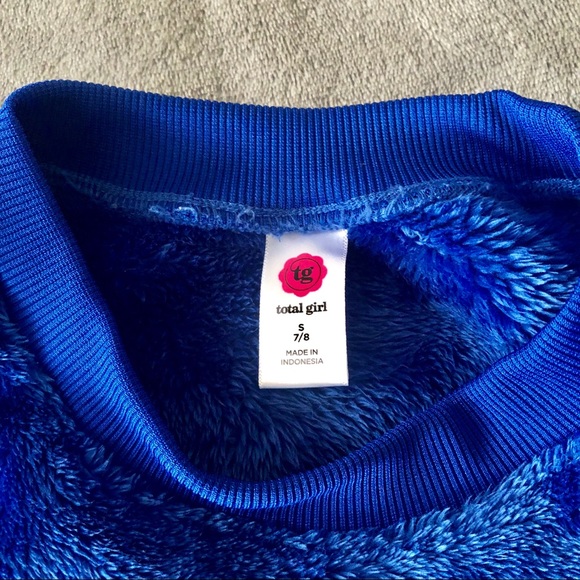 Girls Plush Sweater! - Picture 3 of 4